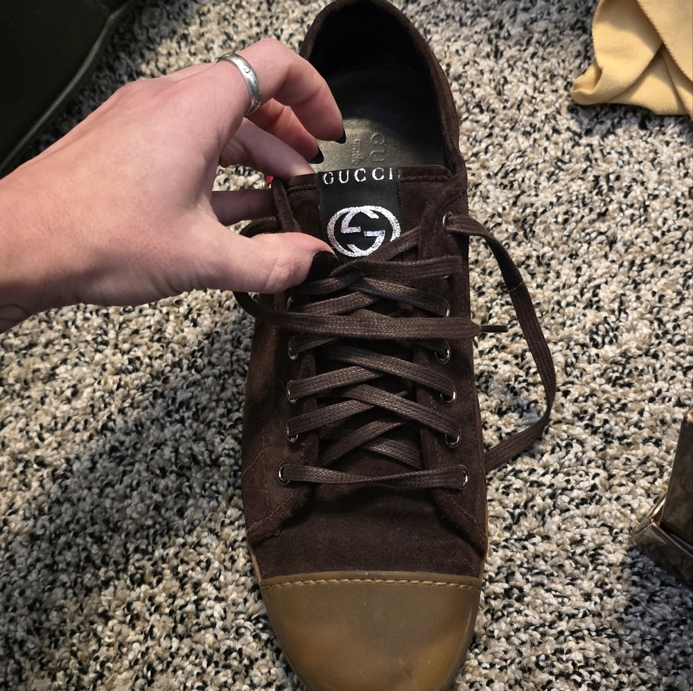 Men's Gucci Suede lace up 8.5